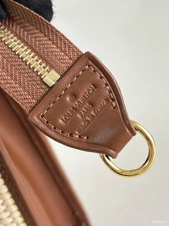 Affordable POUCH TOILETRY VUITTON LOUIS ON CHAIN 0701